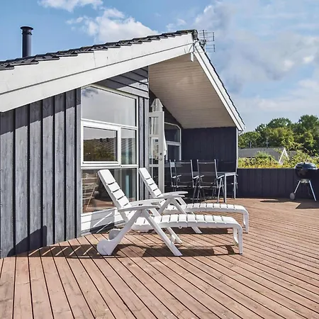 Holiday home Nice In Juelsminde With Sauna *